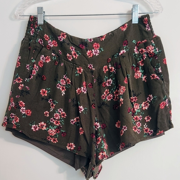 Torrid Floral Flowy Gauze Smocked Shorts - Olive‎ Green - Picture 3 of 8